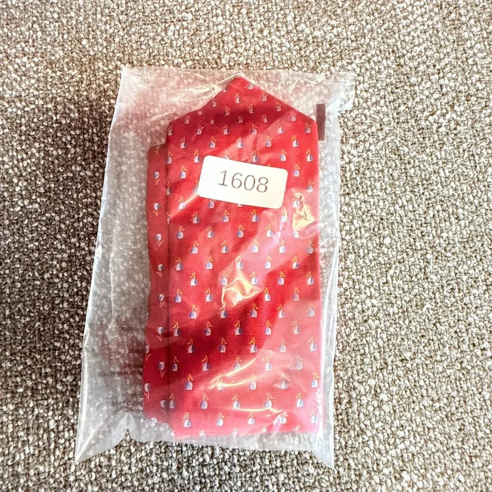Brooks Brothers Tie Makers Silk Woven In Italy Red Tulip Floral Novelty Necktie